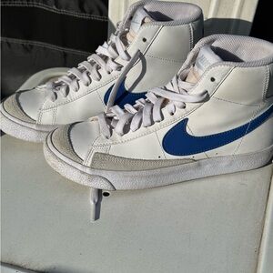Nike Men's White and Blue Sneakers